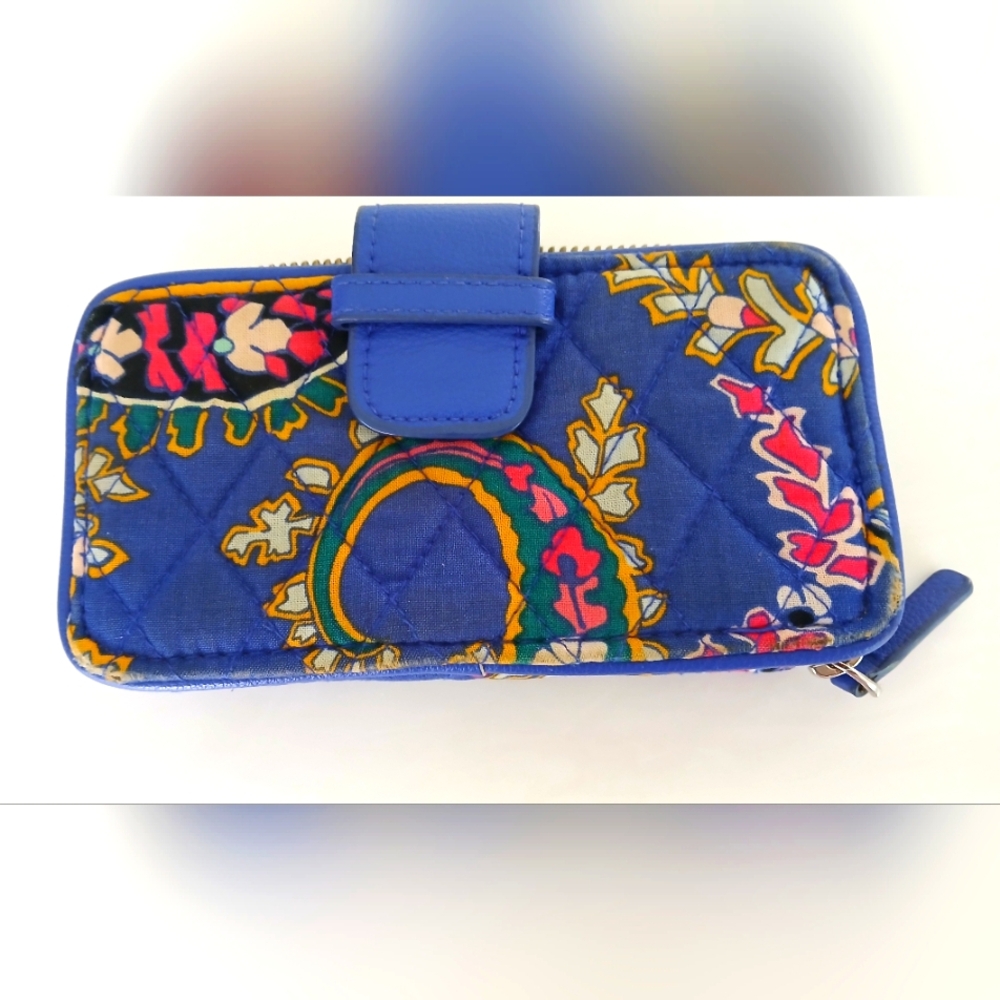 Vera Bradley RFID Smartphone Wristlet – Romantic Paisley – Pre-Owned